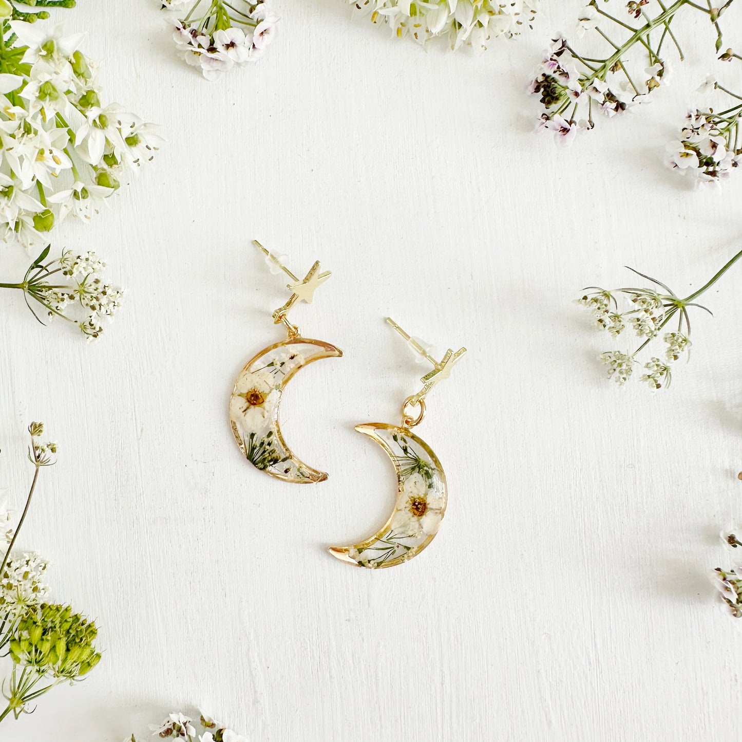 Moon and star earrings with real flowers