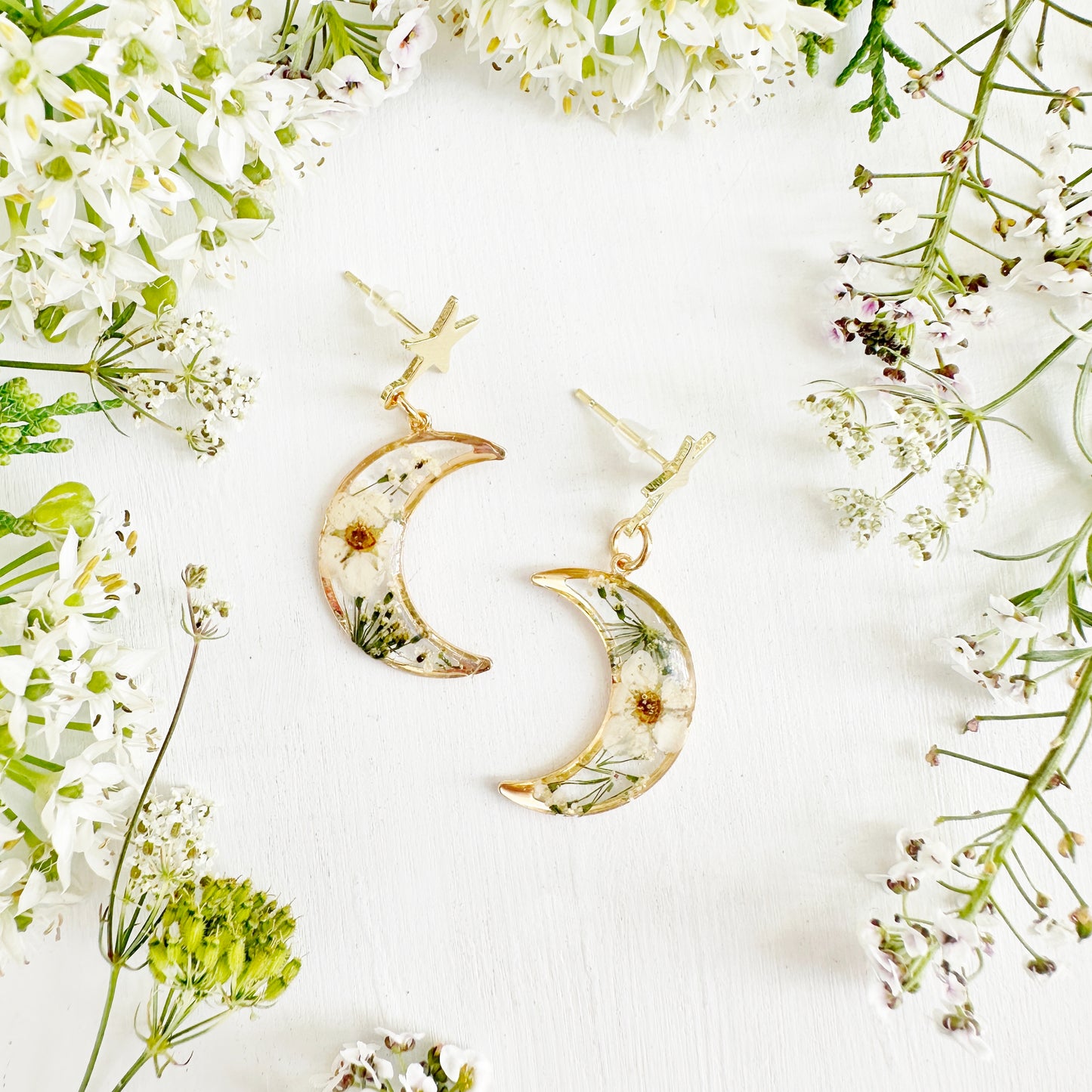 Moon and star earrings with real flowers