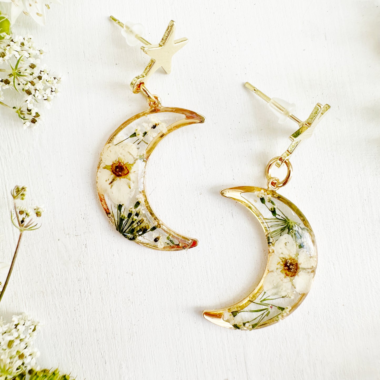 Moon and star earrings with real flowers