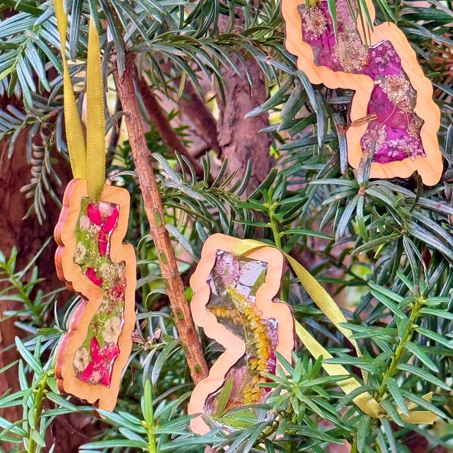Christmas ornament in the shape of New Jersey filled with real flowers in resin