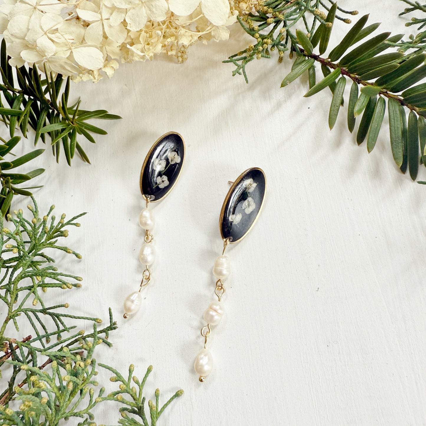 Black and white flower earrings with pearls