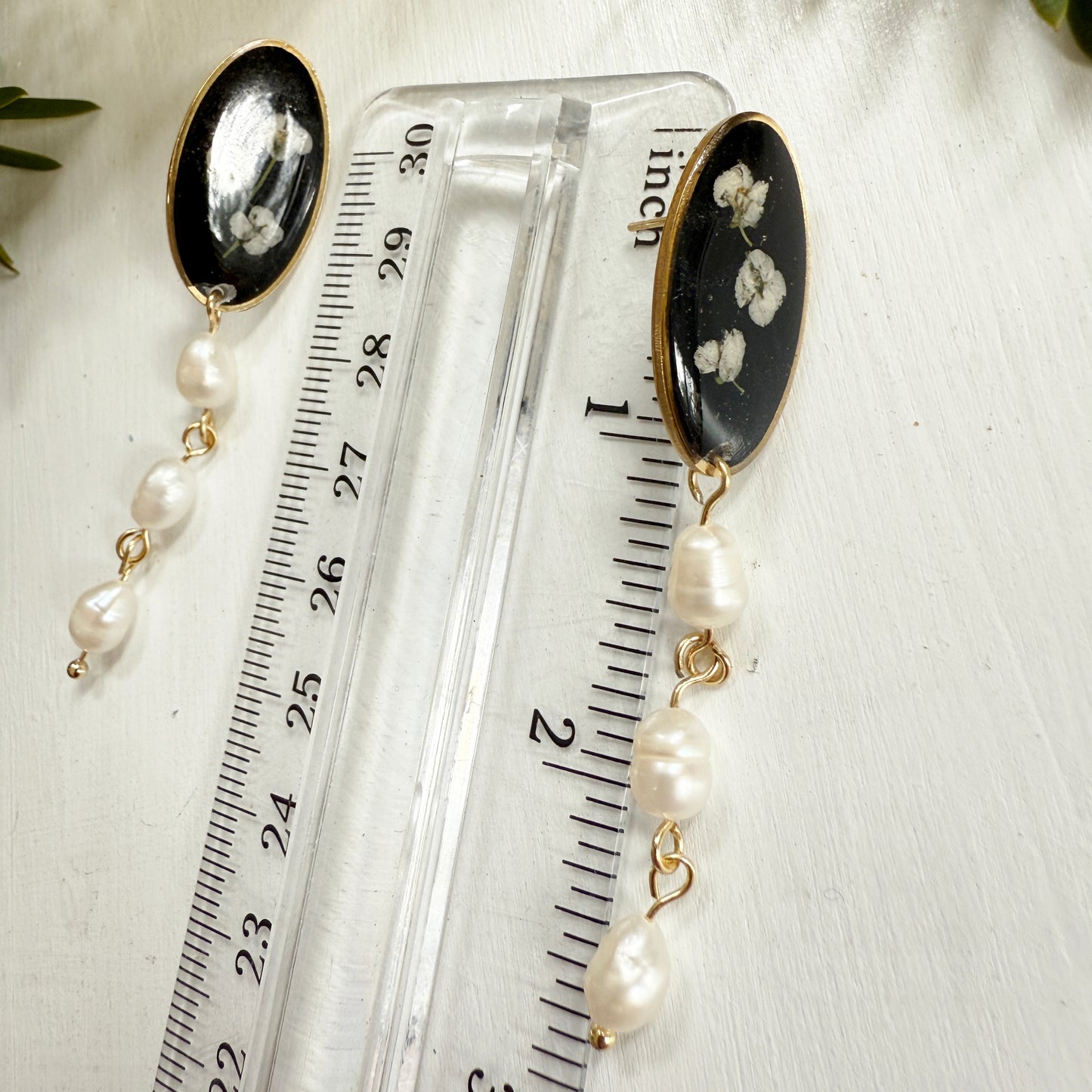Black and white flower earrings with pearls
