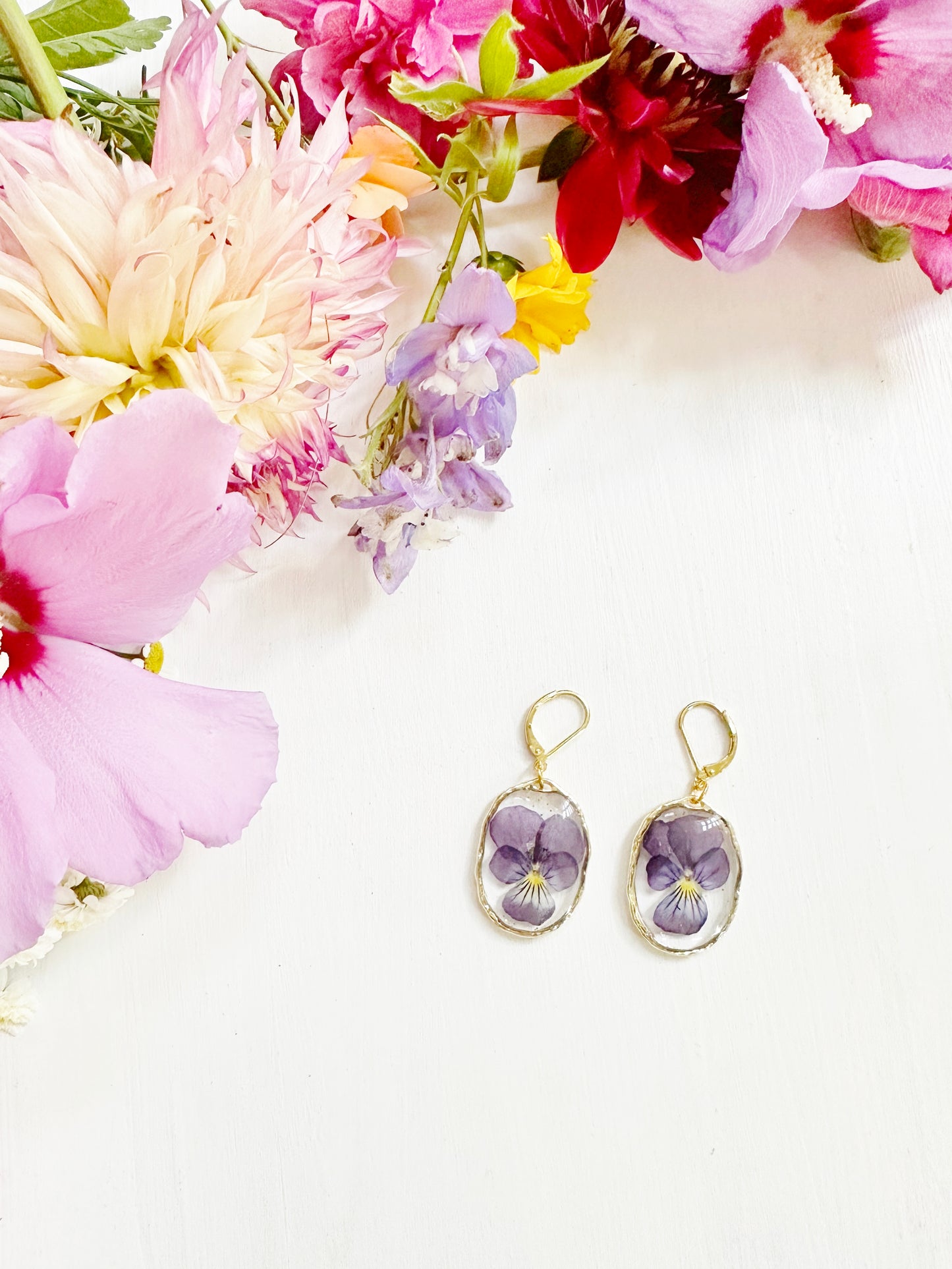 Pansy Earrings in Golden Frame