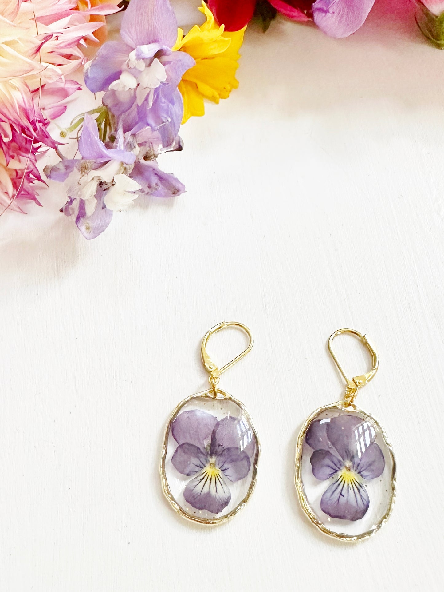 Pansy Earrings in Golden Frame