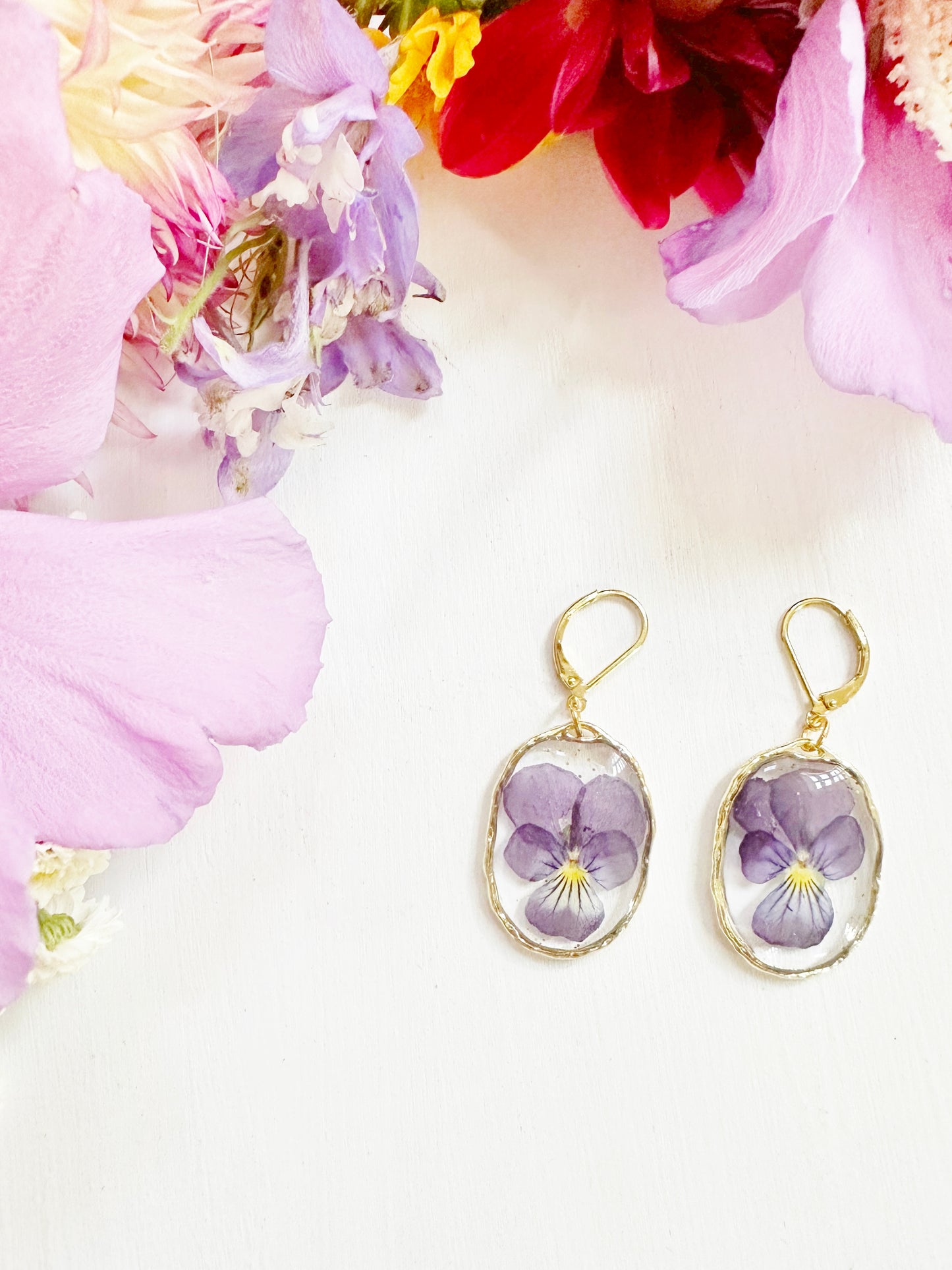 Pansy Earrings in Golden Frame