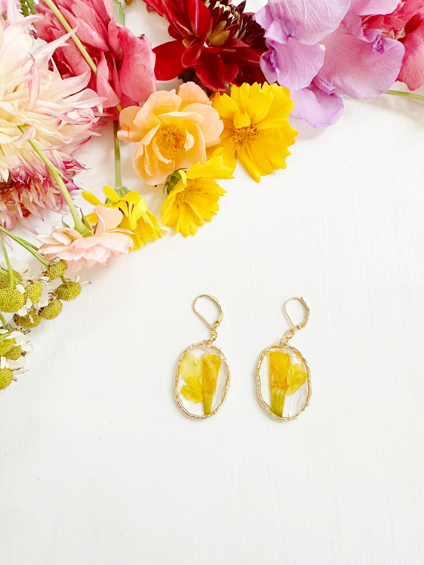 Daffodil Earrings in Golden Frame