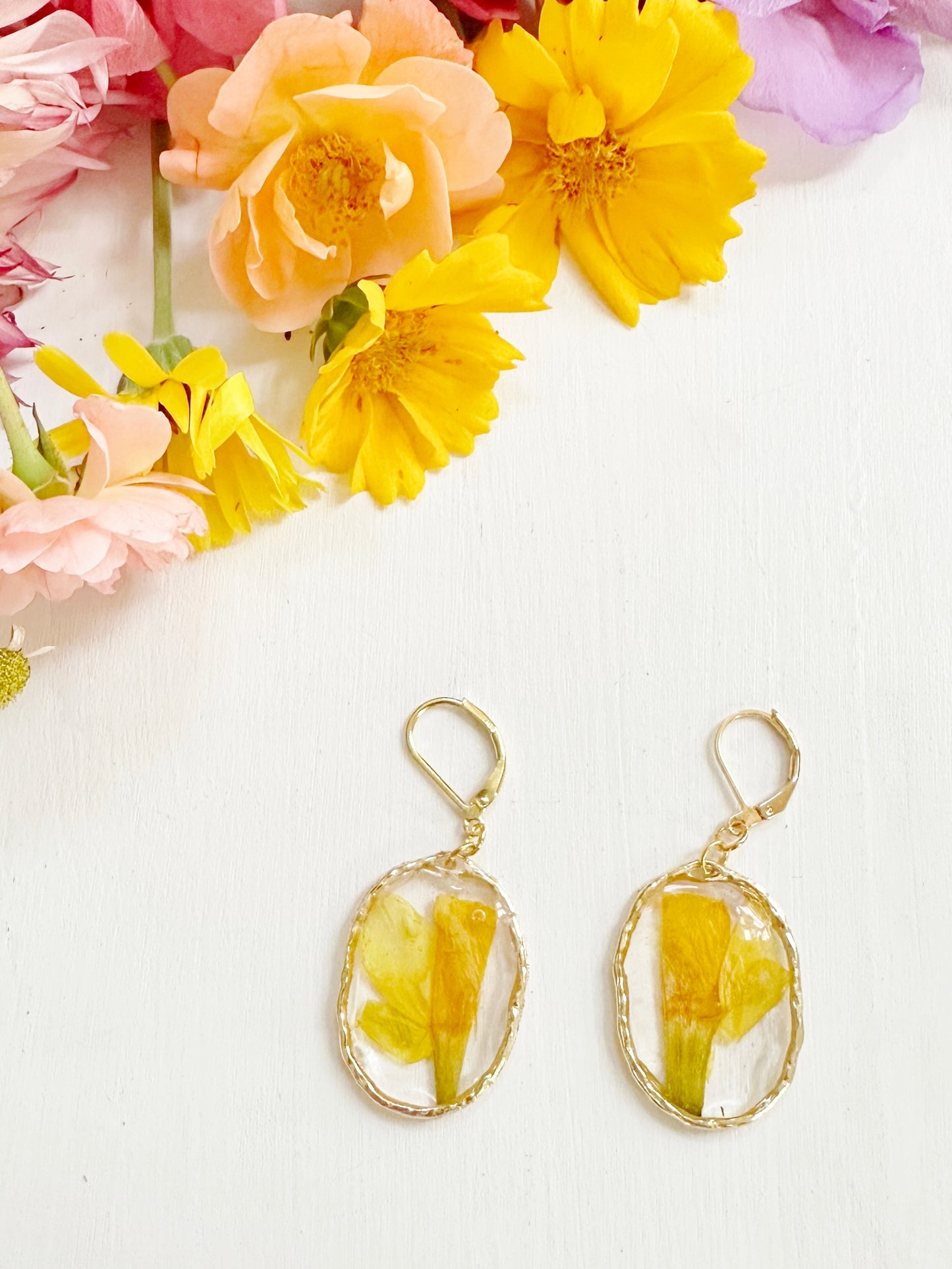 Daffodil Earrings in Golden Frame