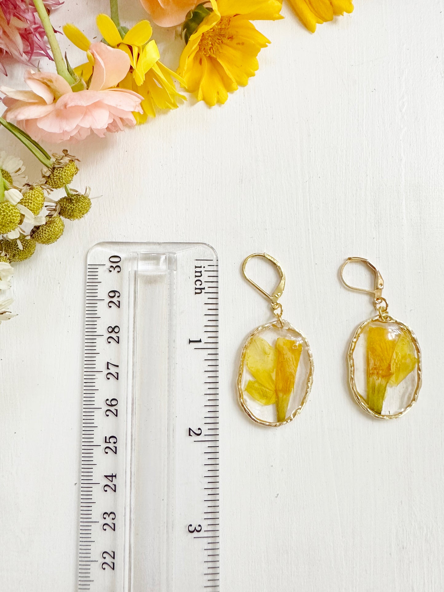 Daffodil Earrings in Golden Frame