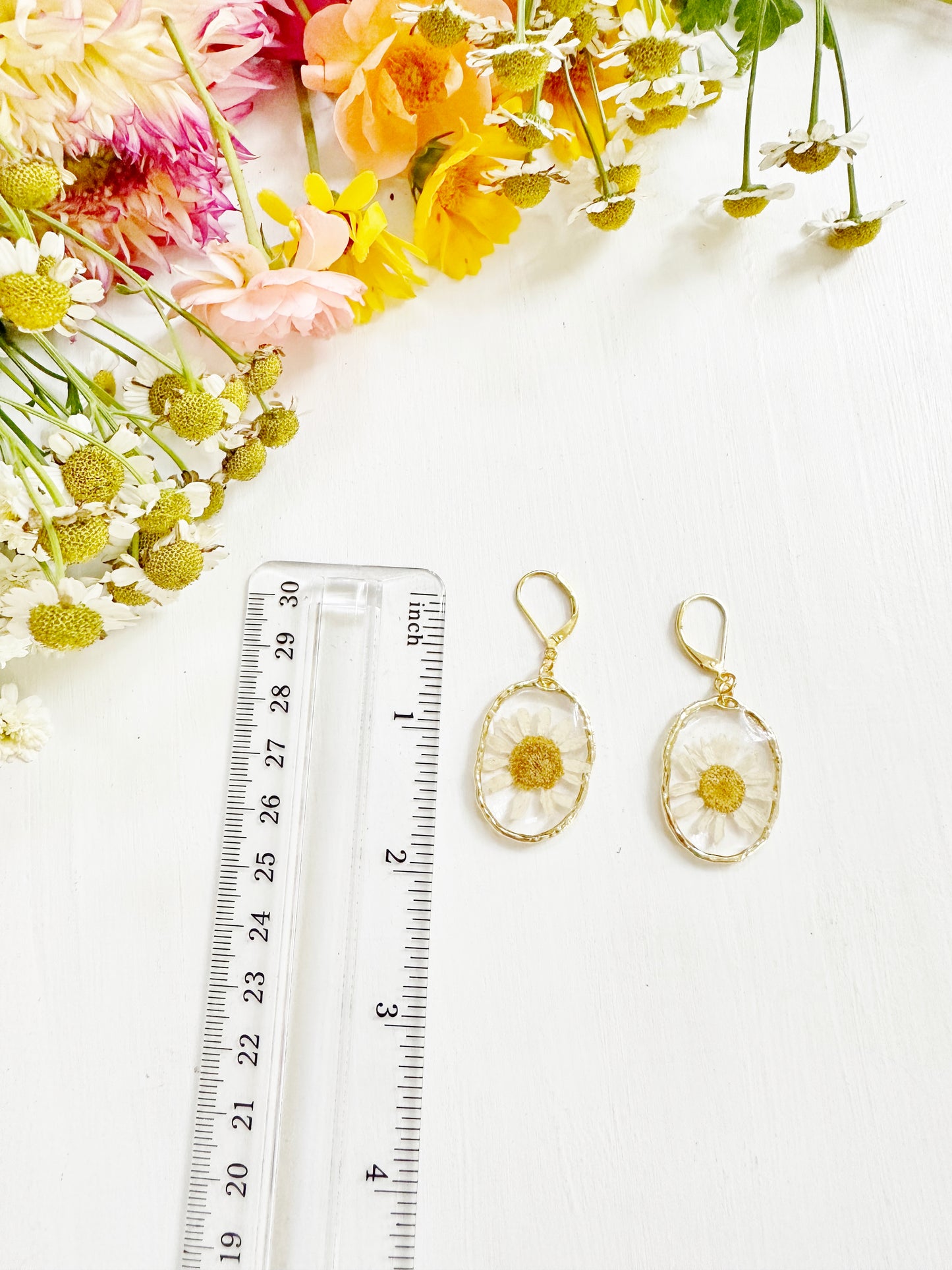 Daisy Earrings in Golden Frame