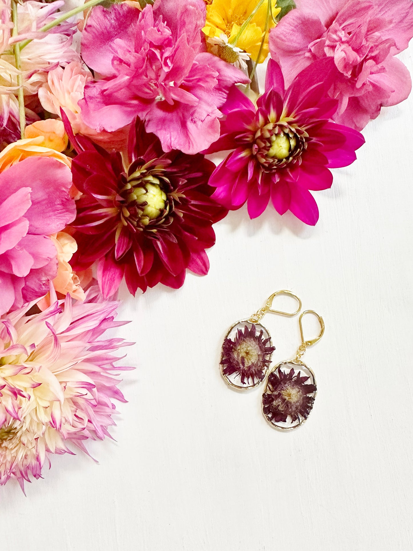 Chrysanthemum Earrings in Golden Frame