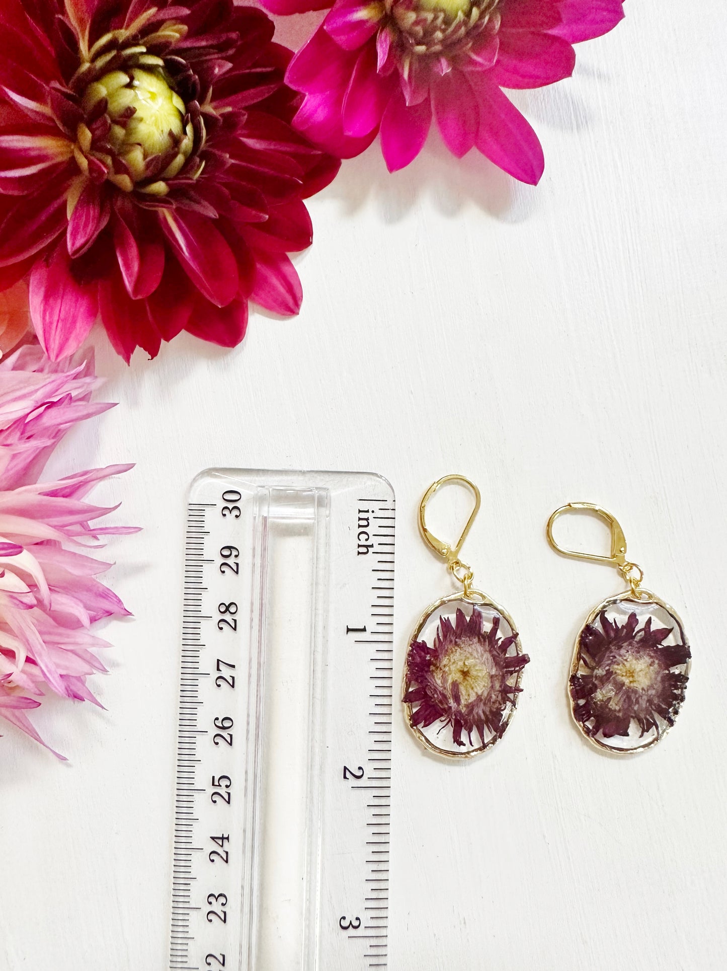 Chrysanthemum Earrings in Golden Frame