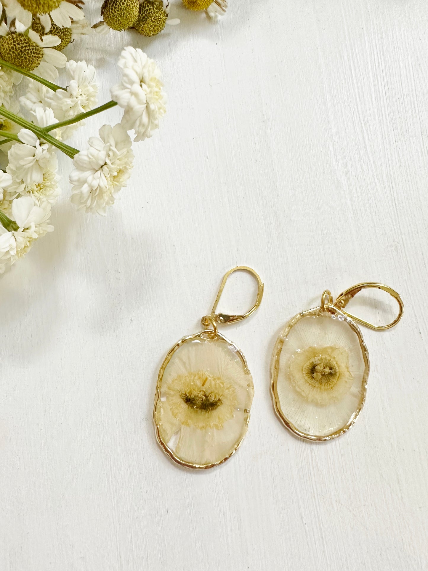 Narcissus Earrings in Golden Frame