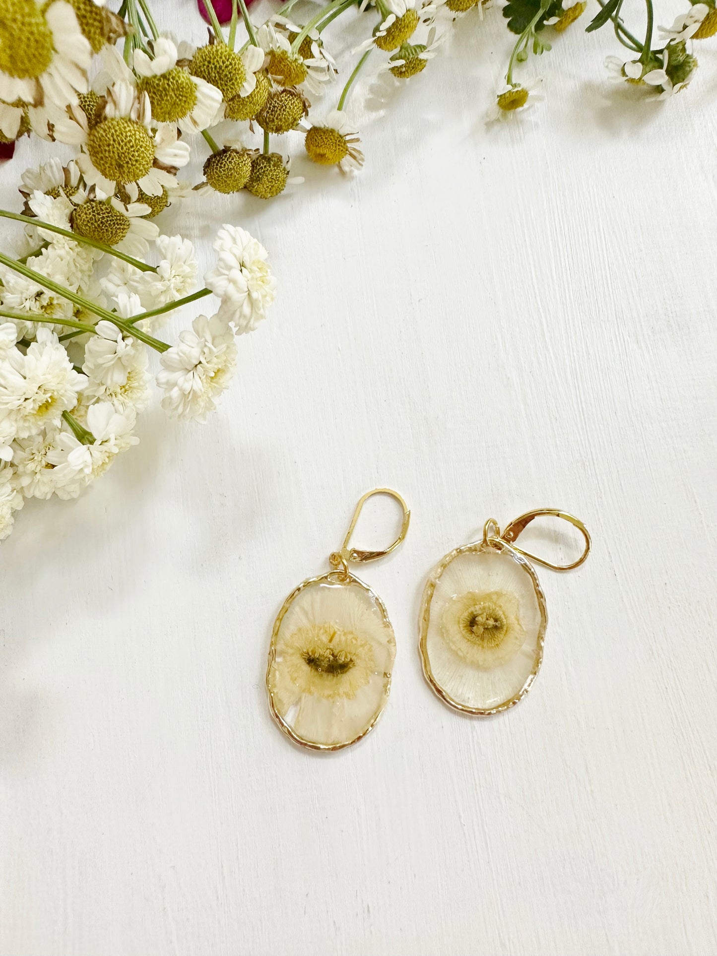 Narcissus Earrings in Golden Frame