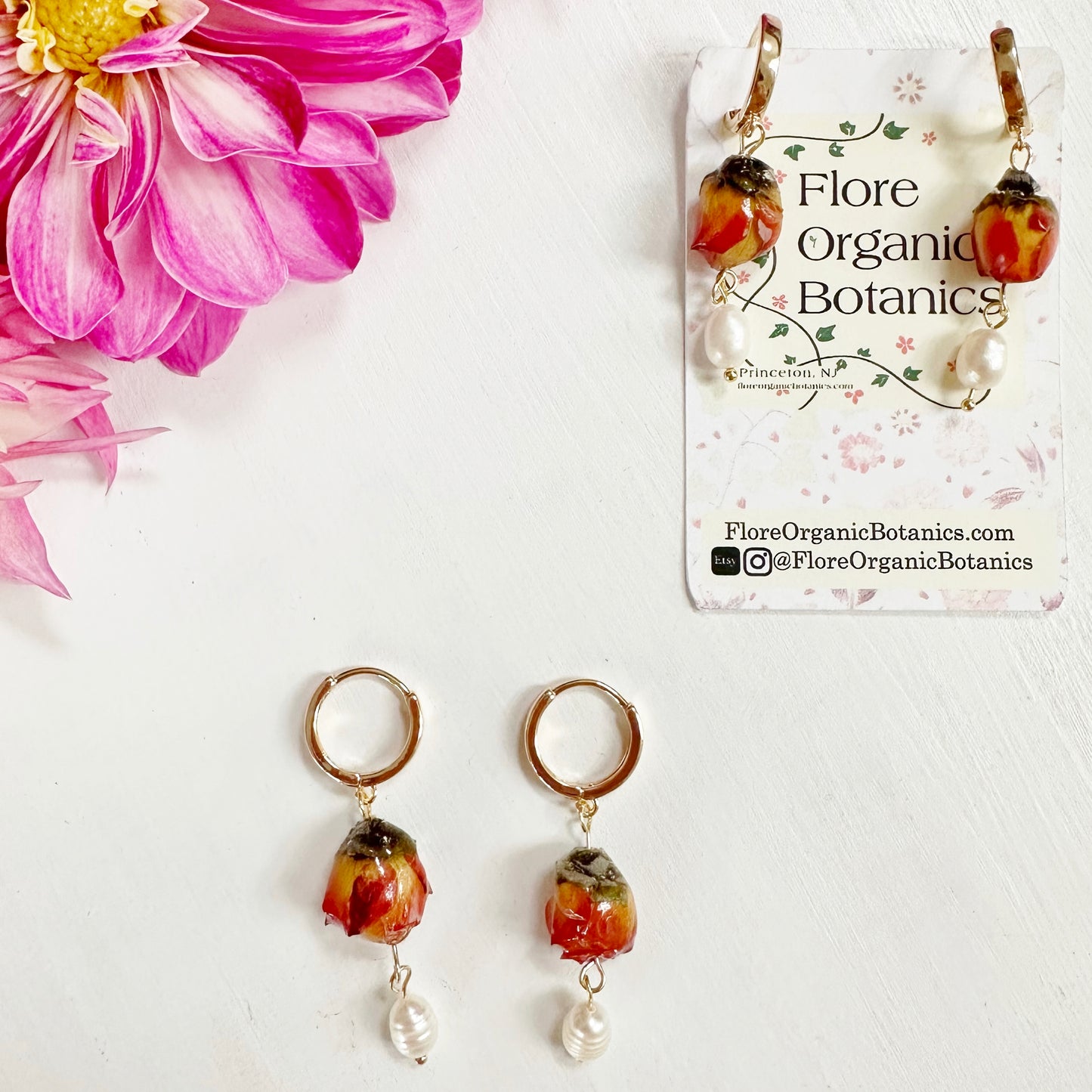 Mini rose earrings with pearl