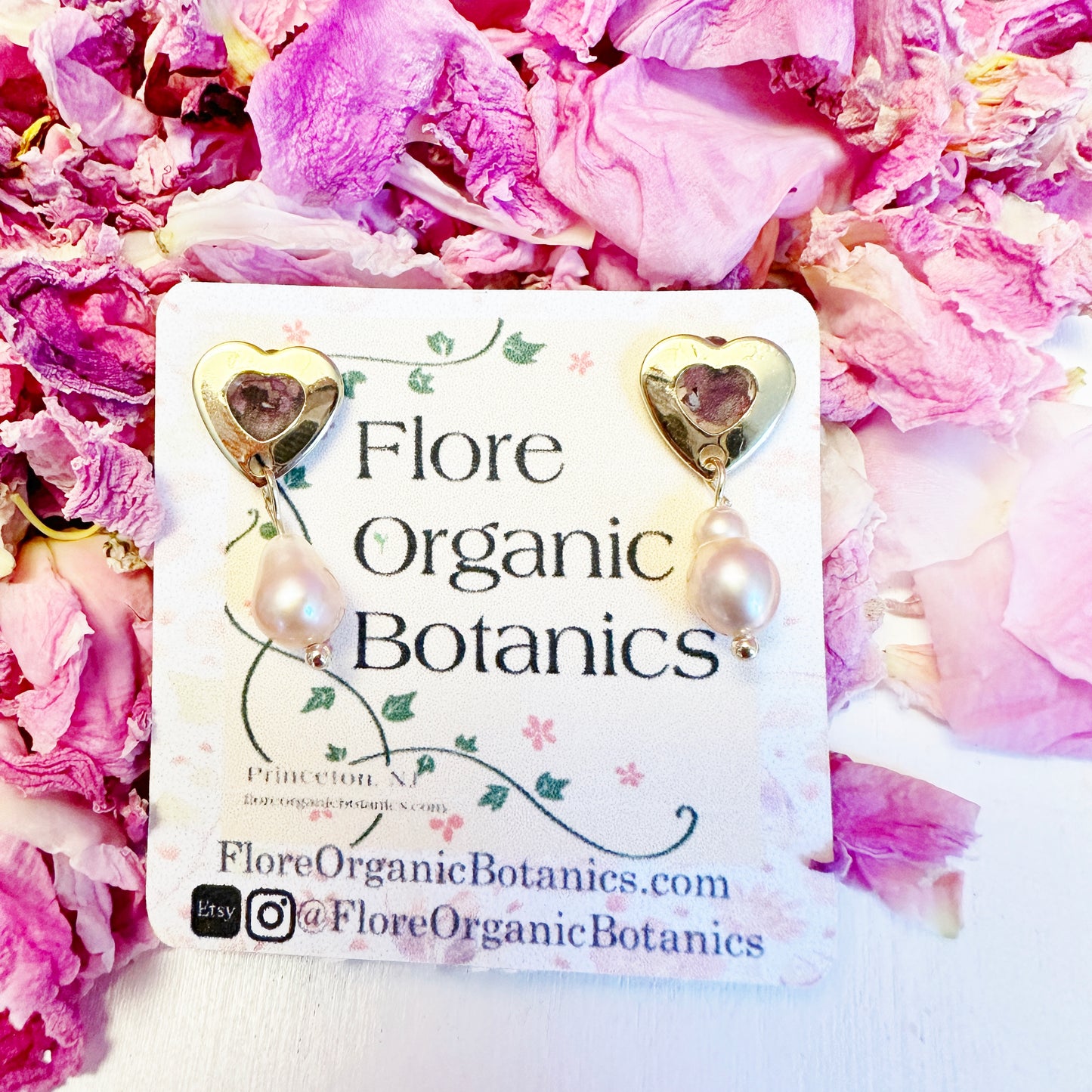 Real flower heart earrings with pearl