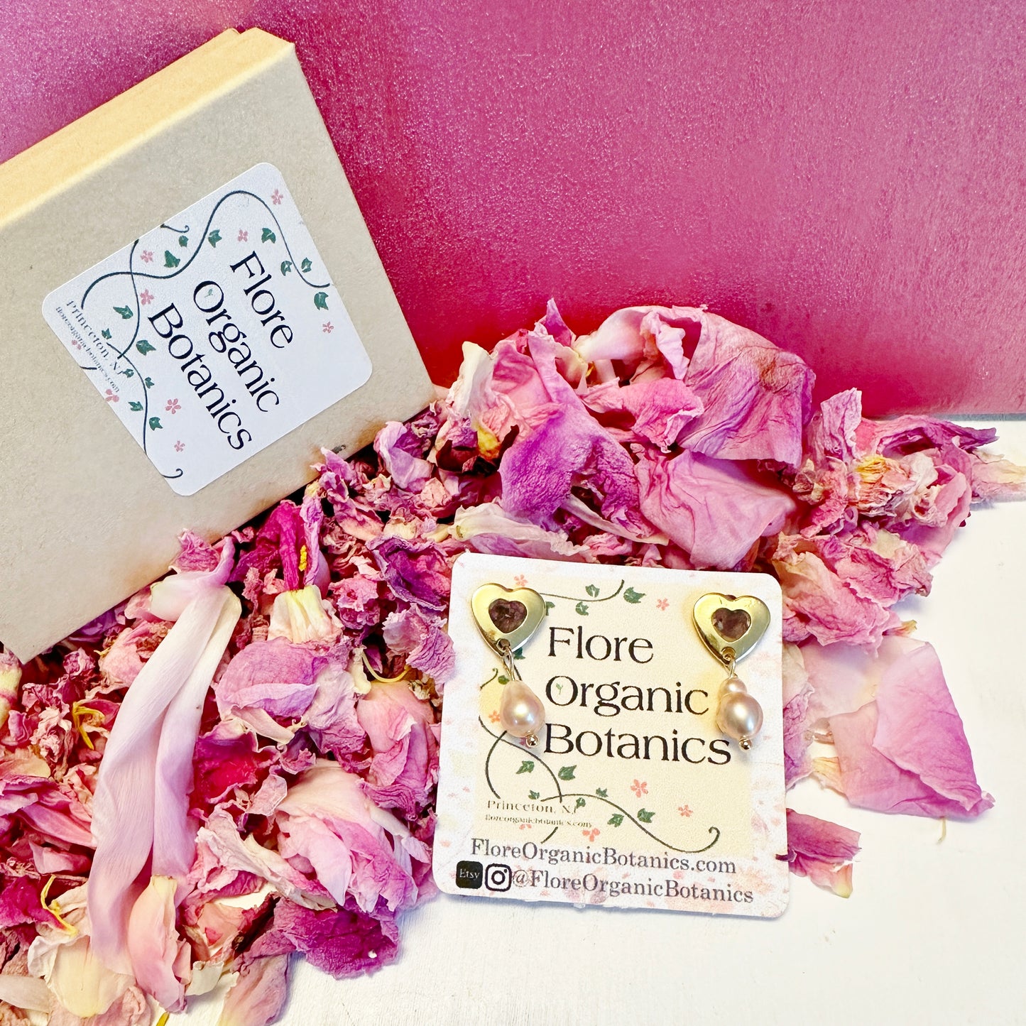 Real flower heart earrings with pearl