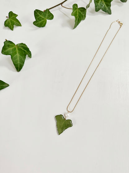 Real Ivy Necklace with Pearl