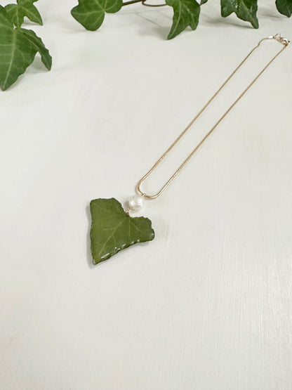 Real Ivy Necklace with Pearl