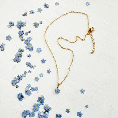 Dainty necklace with Forget-me-not and Mother-of-pearl