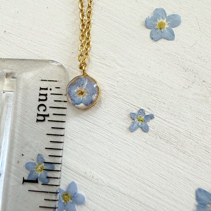 Dainty necklace with Forget-me-not and Mother-of-pearl