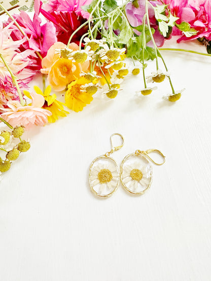Daisy Earrings in Golden Frame