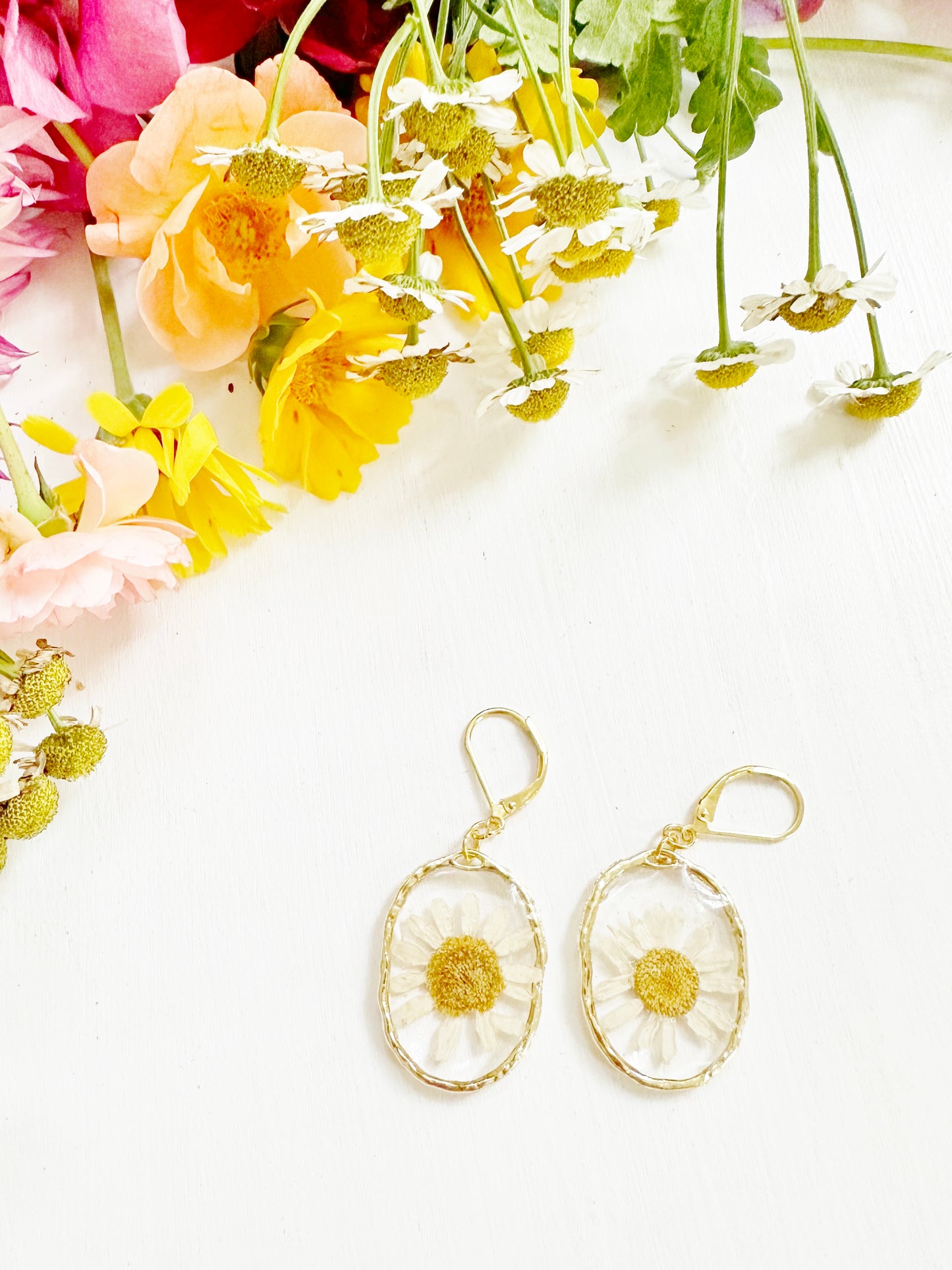 Daisy Earrings in Golden Frame