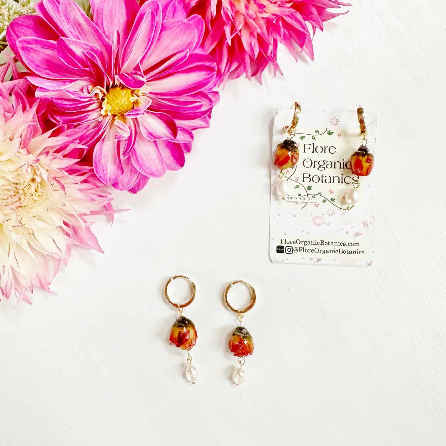 Mini rose earrings with pearl