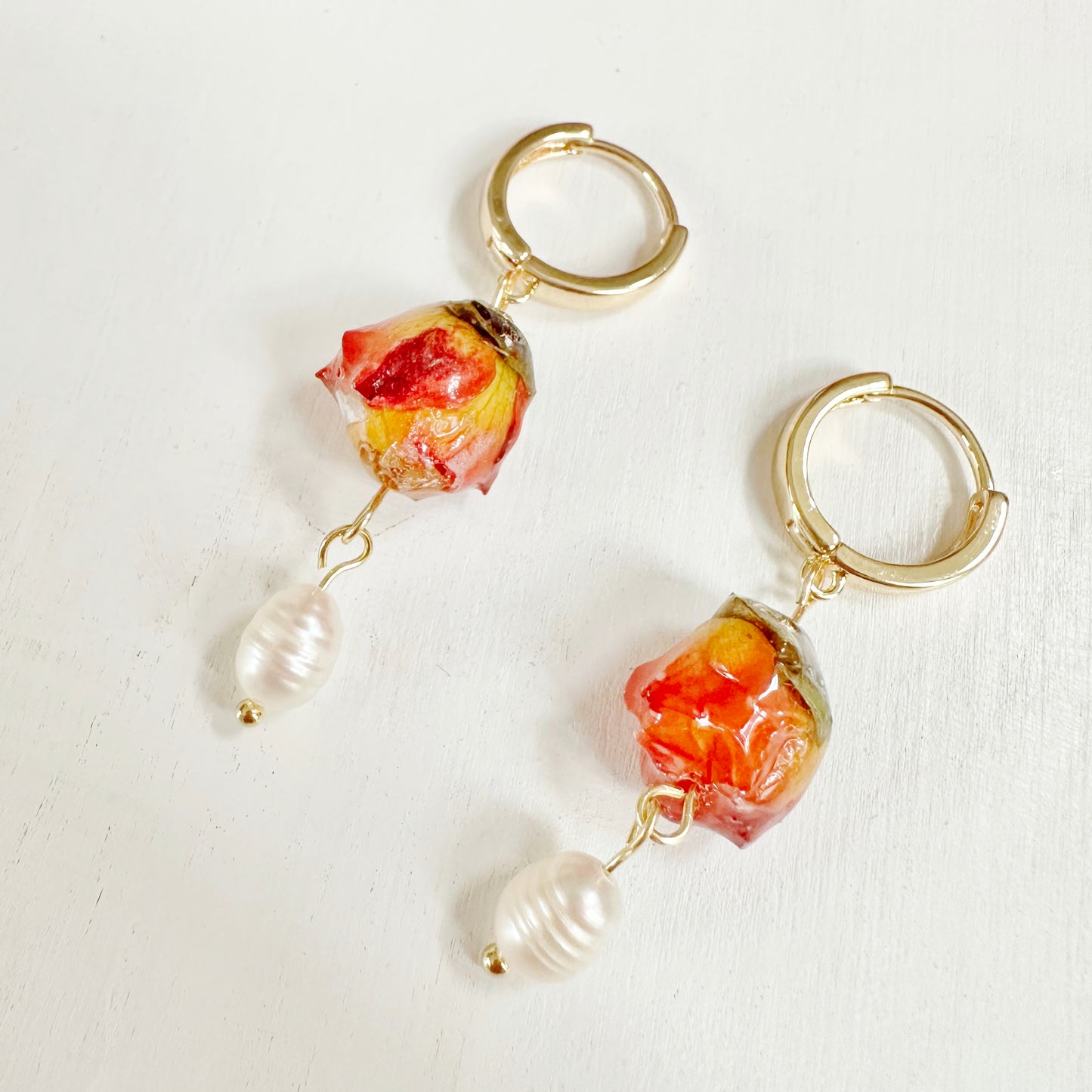 Mini rose earrings with pearl
